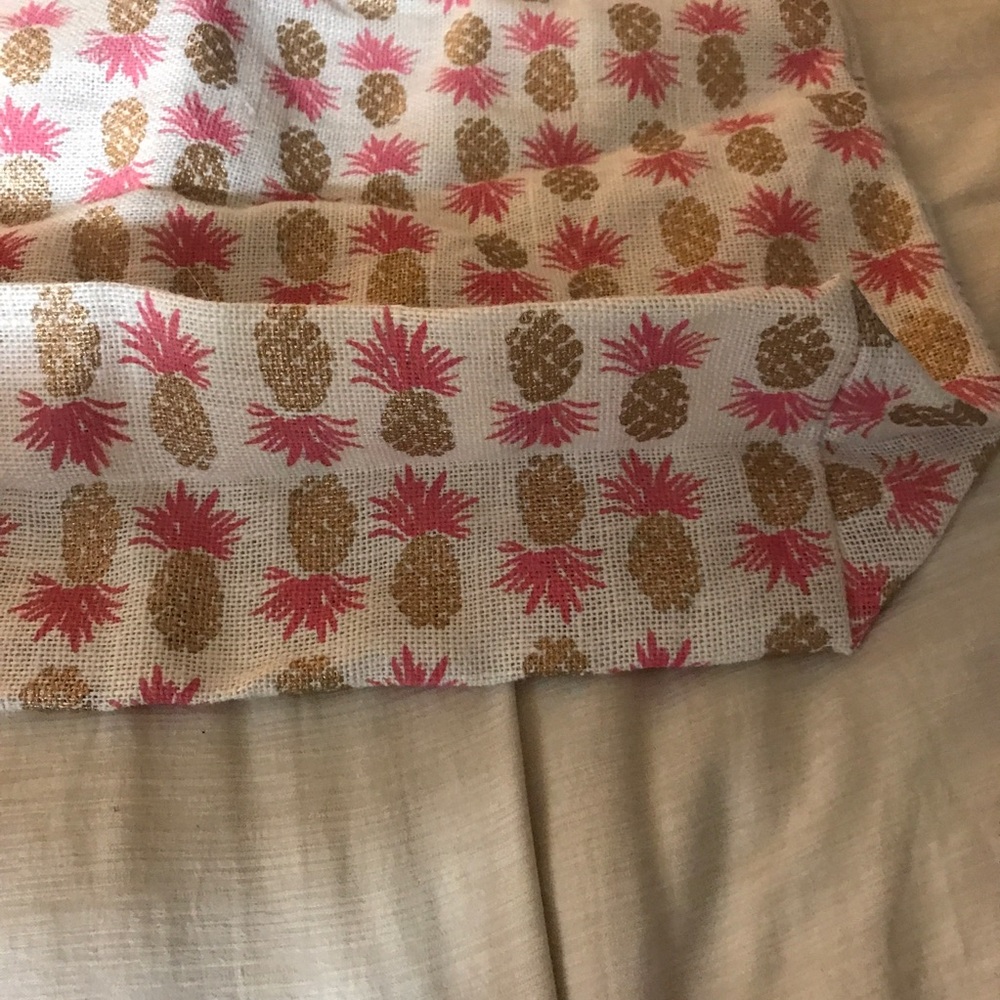 💚3/$20💚 Pink & Gold Metallic Pineapple tote - Picture 6 of 7